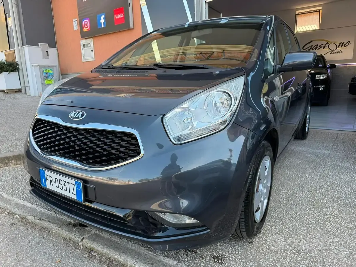 Usata Kia Venga 90 CV (66 kW) 2018 Grigio Utilitaria