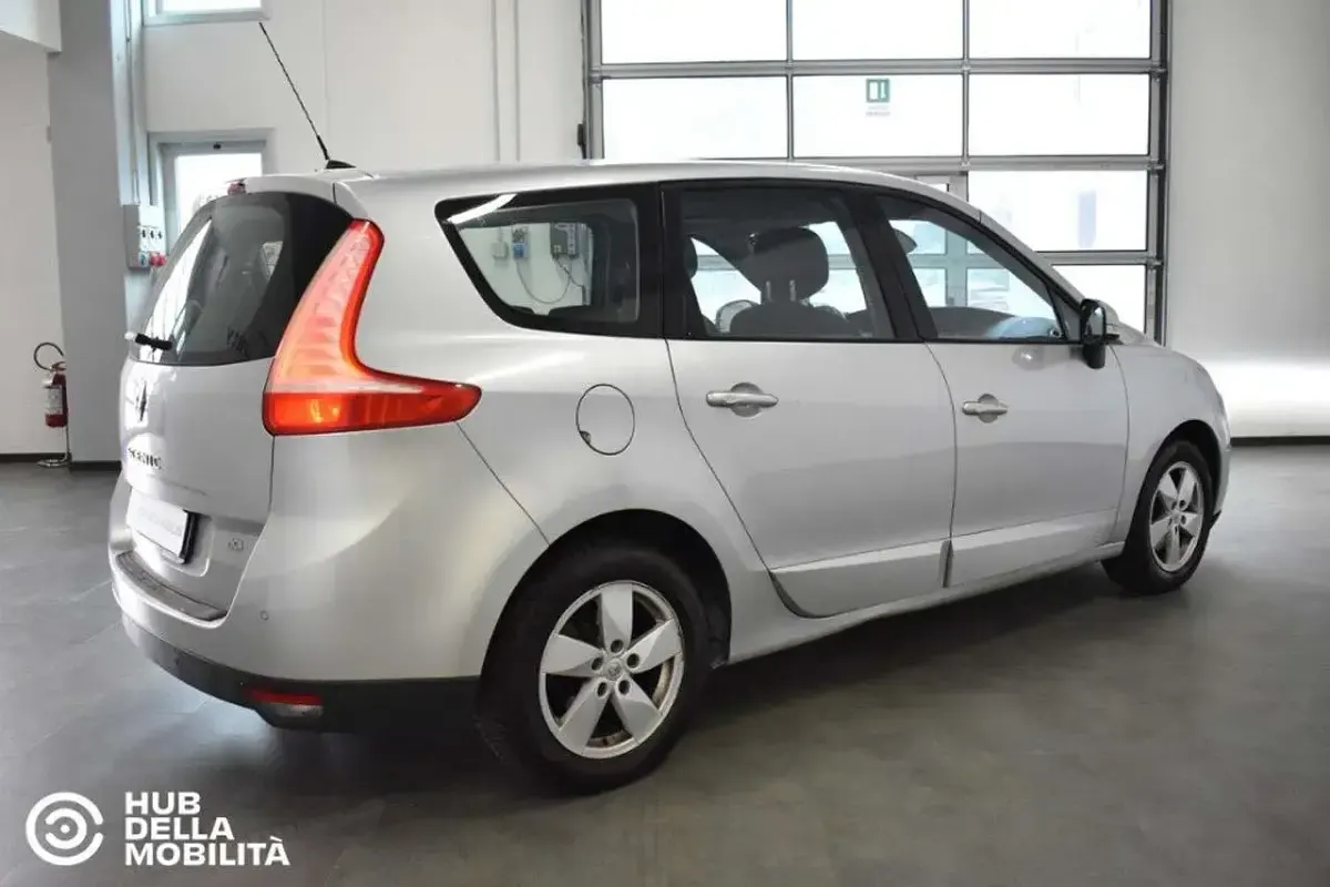 Usata Renault Scénic Dynamique 131 CV (96 kW) 2010 Argento Monovolume