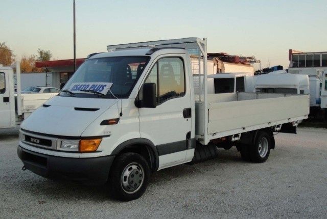 Bianco pastello Usata 2001 Iveco Daily Furgone | 9990 € (Buon prezzo) - Immagine 1/4