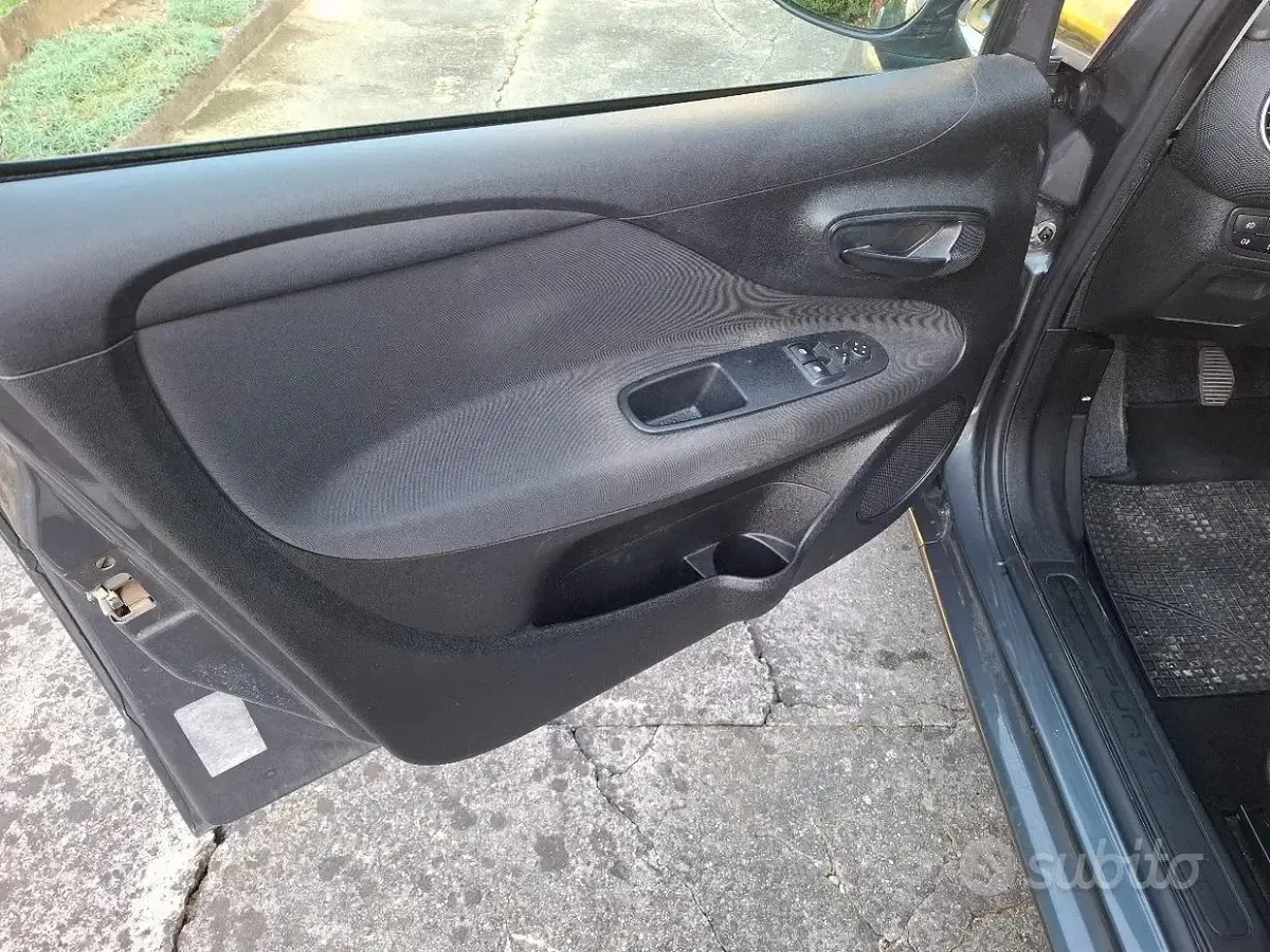 Usata Fiat Punto Street 75 CV (55 kW) 2015 Grigio Utilitaria