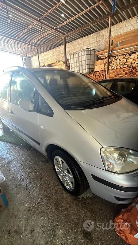 Grigio Usata 2002 Ford Galaxy Monovolume | 1500 € (Buon prezzo) - Immagine 1/4