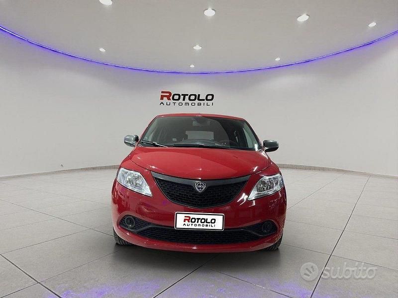 Usata Lancia Ypsilon Silver 69 CV (50 kW) 2018 Rosso Utilitaria