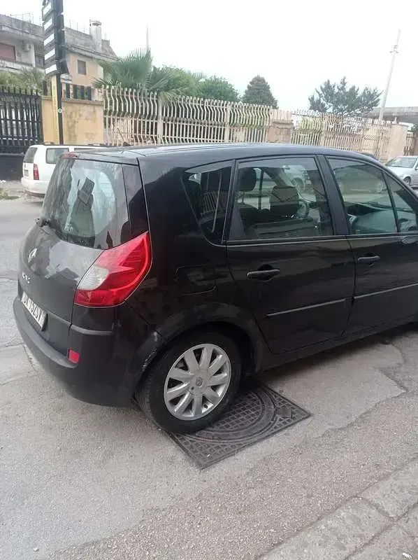 Usata Renault Scénic II Dynamique 101 CV (74 kW) 2006 Monovolume
