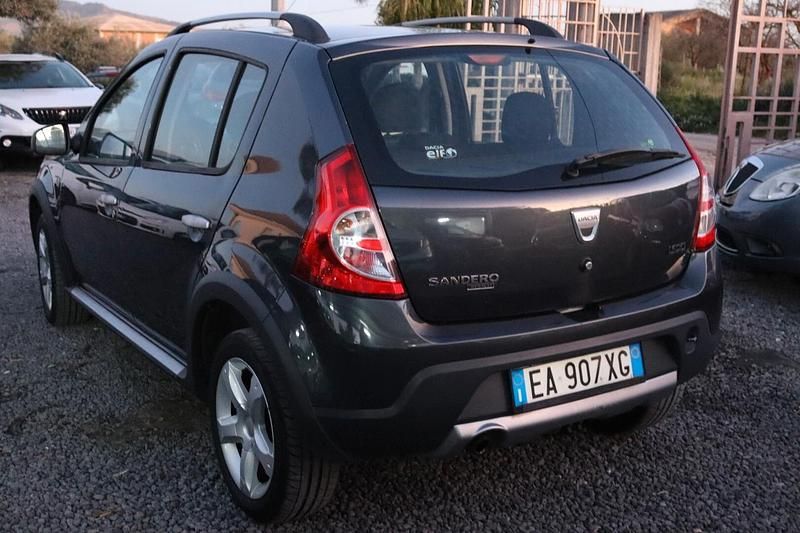 Usata Dacia Sandero Stepway 70 CV (51 kW) 2010 Grigio Utilitaria