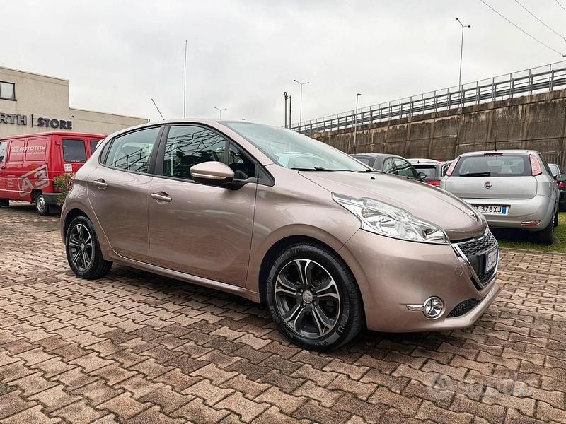 Usata Peugeot 208 S 68 CV (50 kW) 2014 Viola Utilitaria