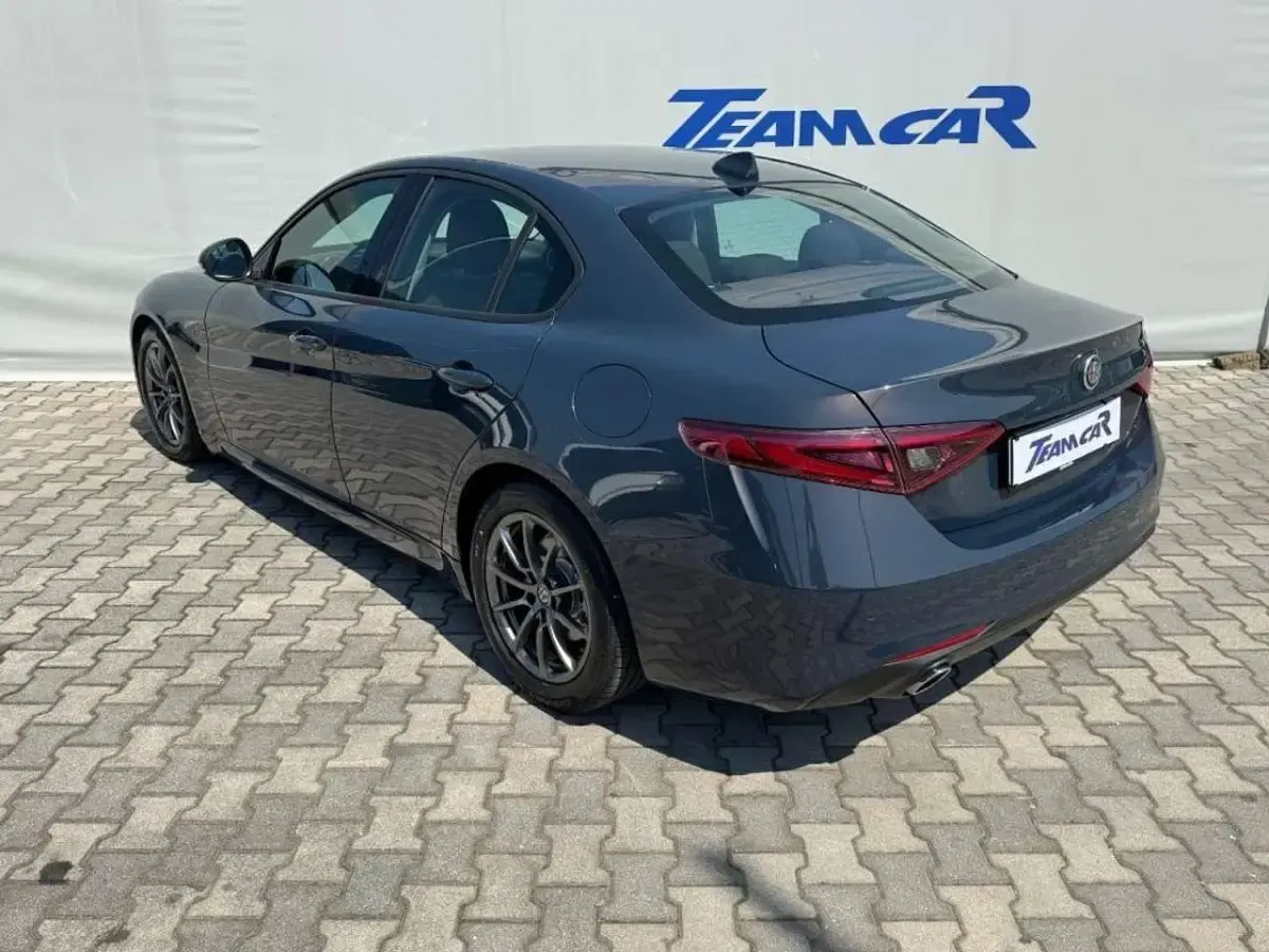 Usata Alfa Romeo Giulia 150 CV (110 kW) 2016 Blu Berlina