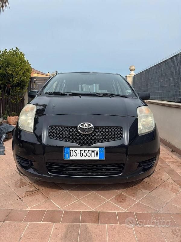 Usata Toyota Yaris 69 CV (50 kW) 2008 Nero Utilitaria
