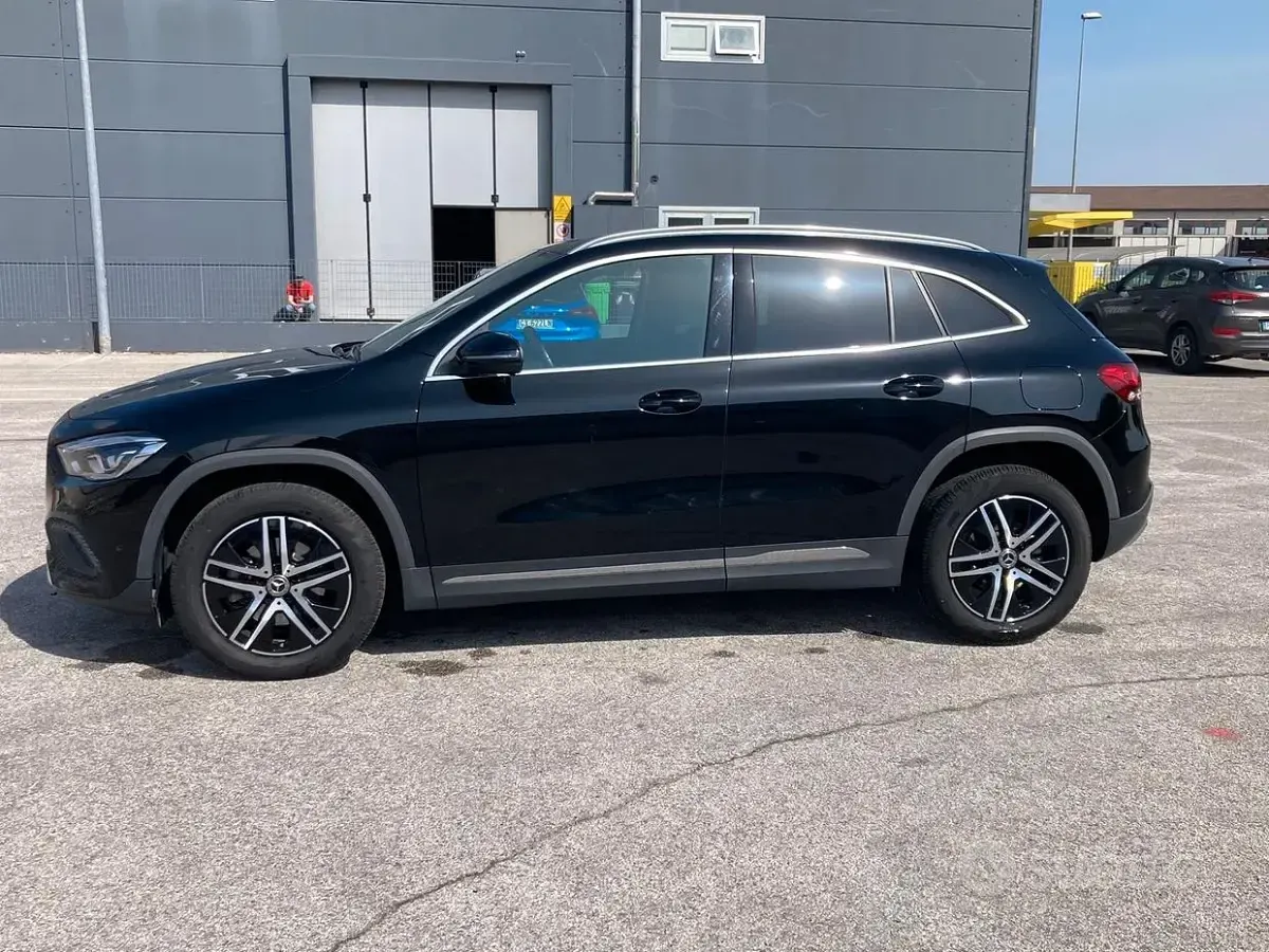 Usata Mercedes GLA180 116 CV (85 kW) 2022 Nero SUV