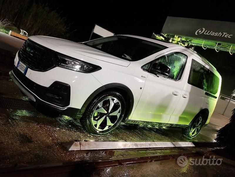 Bianco Usata 2023 Ford Grand Tourneo Connect Tre volumi | 26.000 € (Buon prezzo) - Immagine 1/4