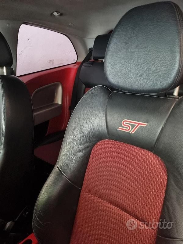 Usata Ford Fiesta ST 160 CV (117 kW) 2005 Rosso Utilitaria