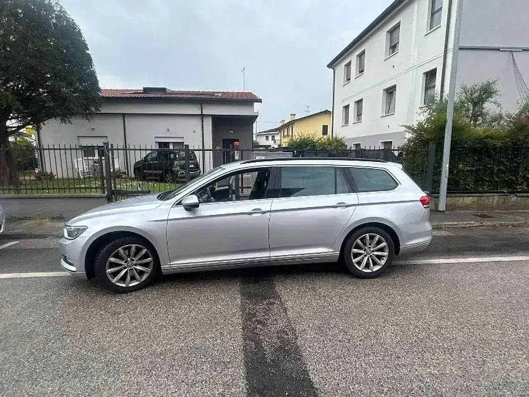 Usata VW Passat Highline 150 CV (110 kW) 2015 Argento Station wagon