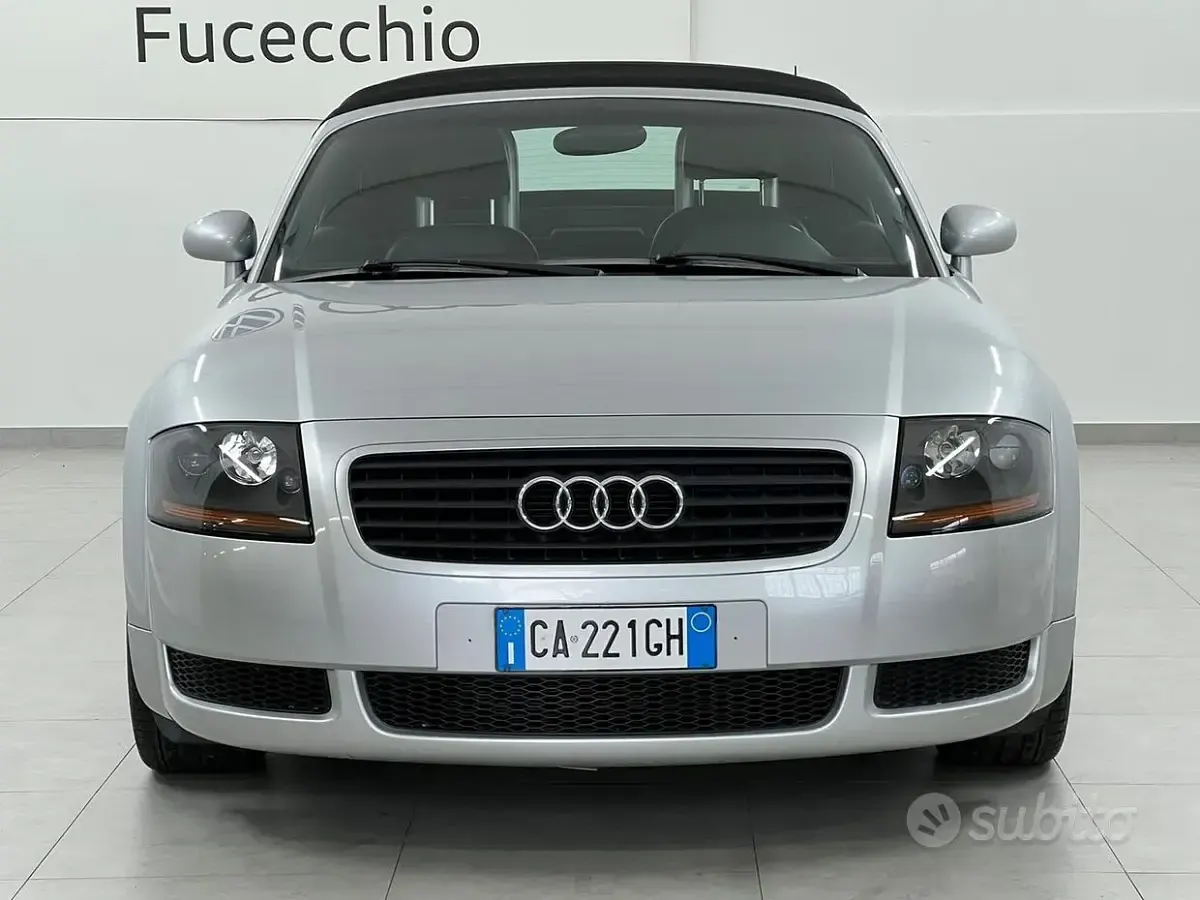 Usata Audi TT Roadster 150 CV (110 kW) 2003 Grigio Cabrio