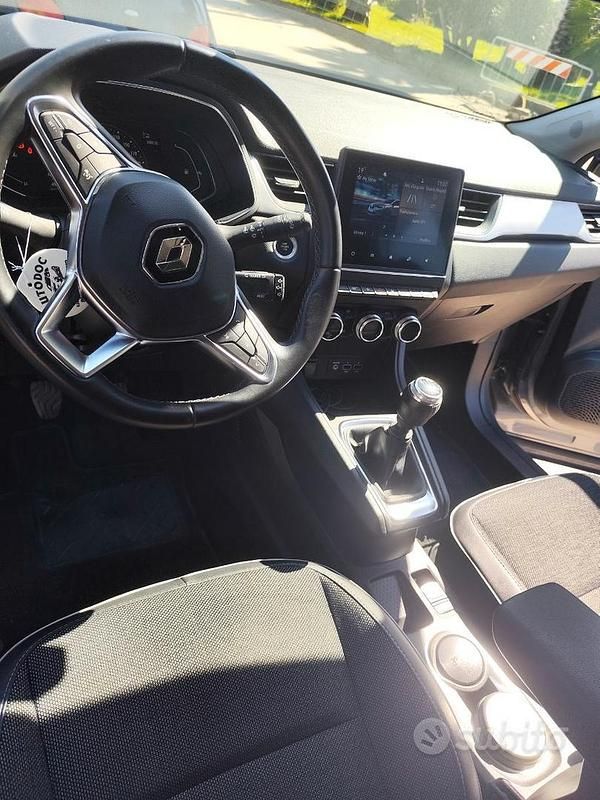 Usata Renault Captur Techno 100 CV (73 kW) 2022 Grigio SUV