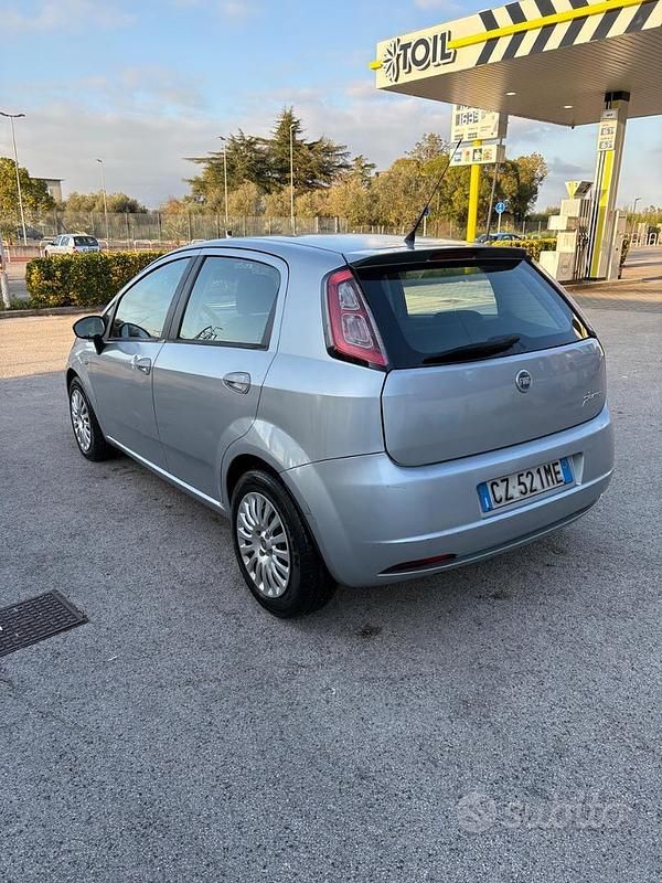 Usata Fiat Grande Punto 90 CV (66 kW) 2005 Grigio Utilitaria