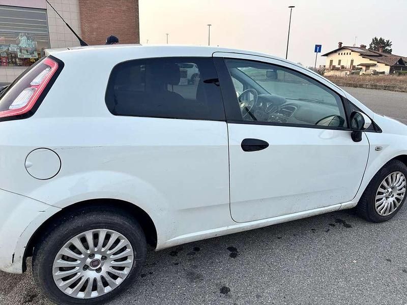 Usata Fiat Grande Punto S 75 CV (55 kW) 2011 Bianco Utilitaria