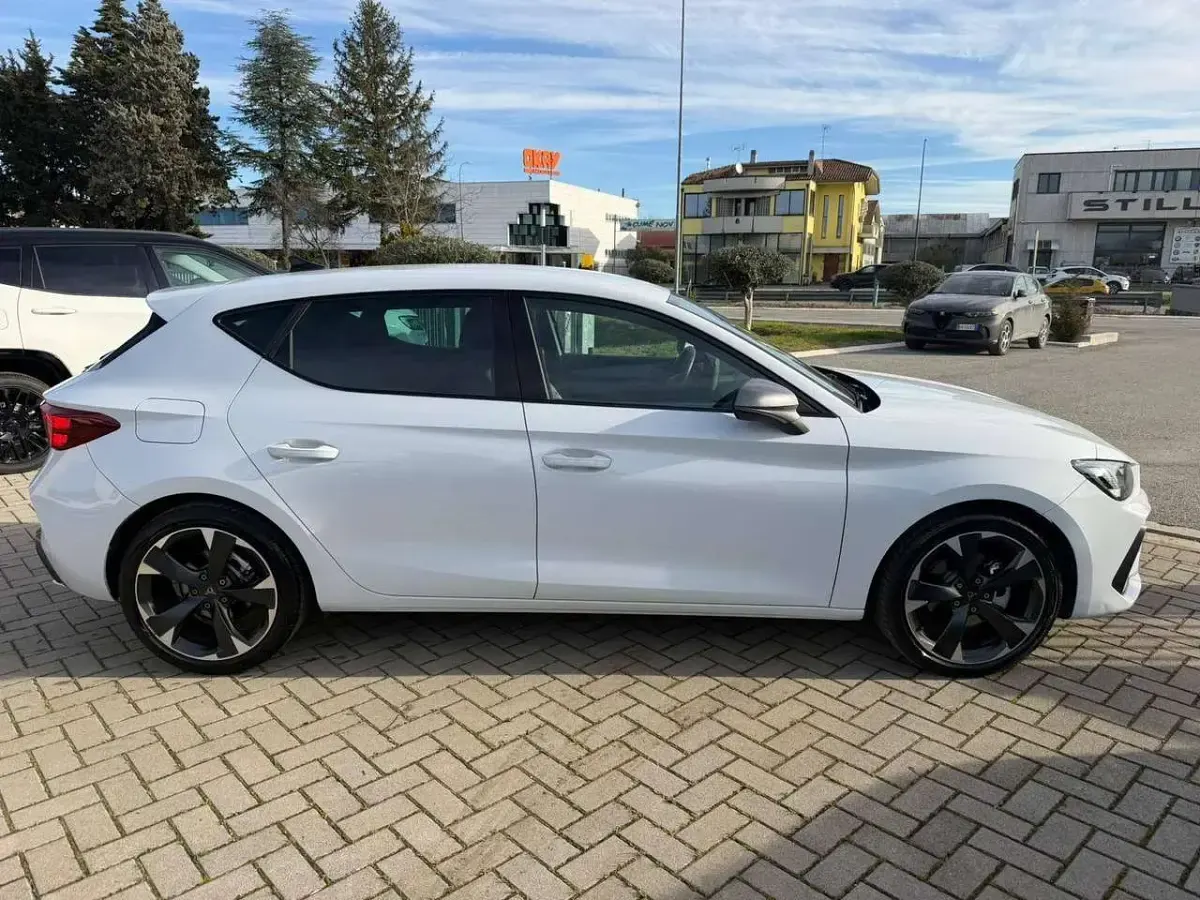 Usata Cupra Leon 150 CV (110 kW) 2025 Nero Berlina