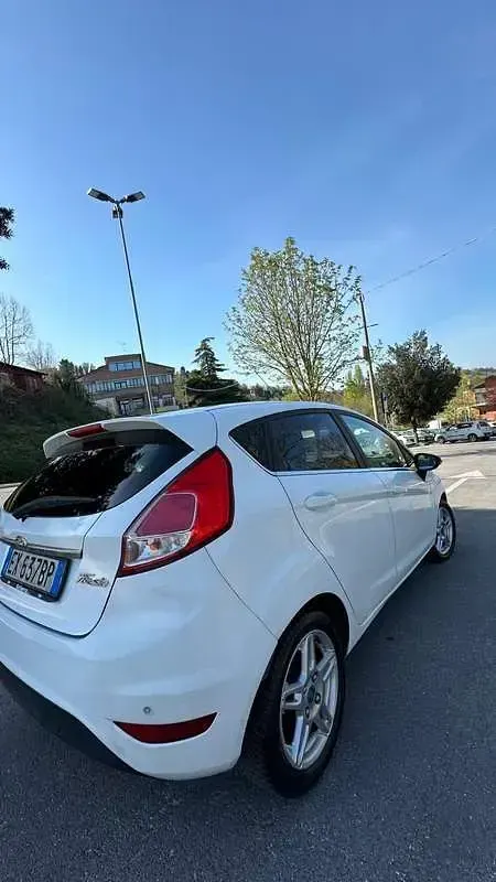 Usata Ford Fiesta Titanium 75 CV (55 kW) 2014 Utilitaria