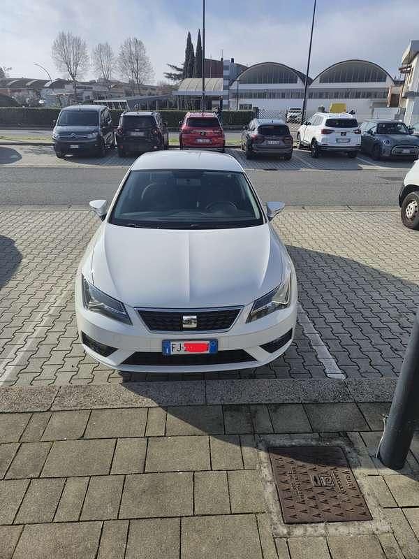 Begagnad Seat Leon Style 116 HK (85 kW) 2017 Vit Sedan