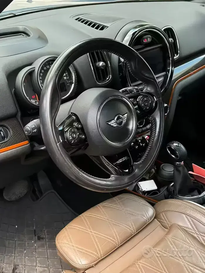 Usata Mini Cooper D 111 CV (81 kW) 2017 Blu Utilitaria