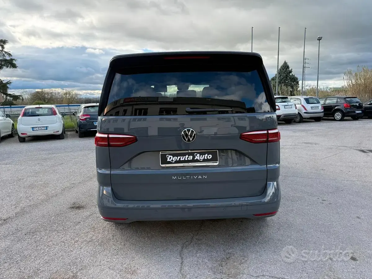 Usata VW Multivan Style 150 CV (110 kW) 2026 Grigio Monovolume