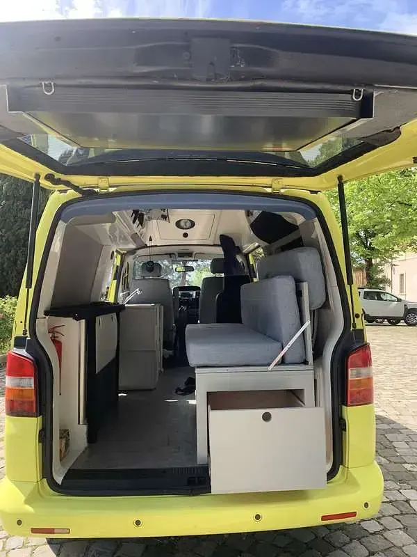 Usata VW Caravelle 177 CV (130 kW) 2007 Furgone