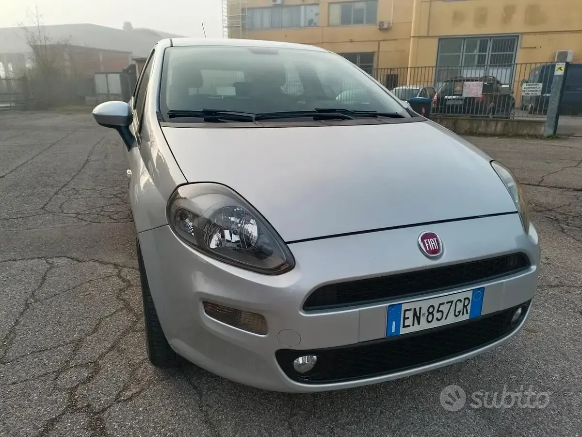 Usata Fiat Grande Punto 69 CV (50 kW) 2013 Grigio Utilitaria