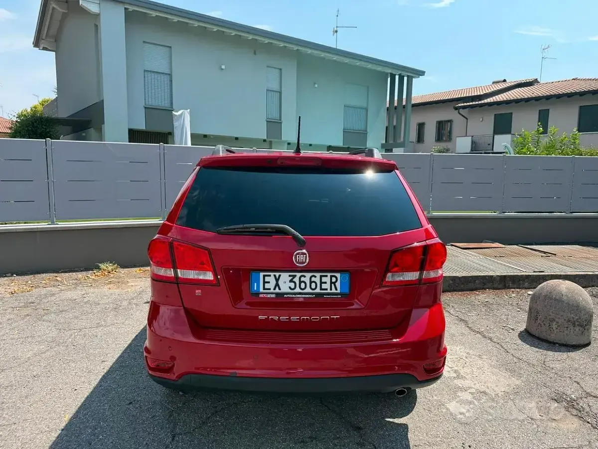 Usata Fiat Freemont 140 CV (102 kW) 2014 Rosso SUV