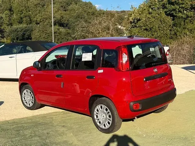 Nuova Fiat Panda Icon 69 CV (50 kW) 2026 Rosso Utilitaria