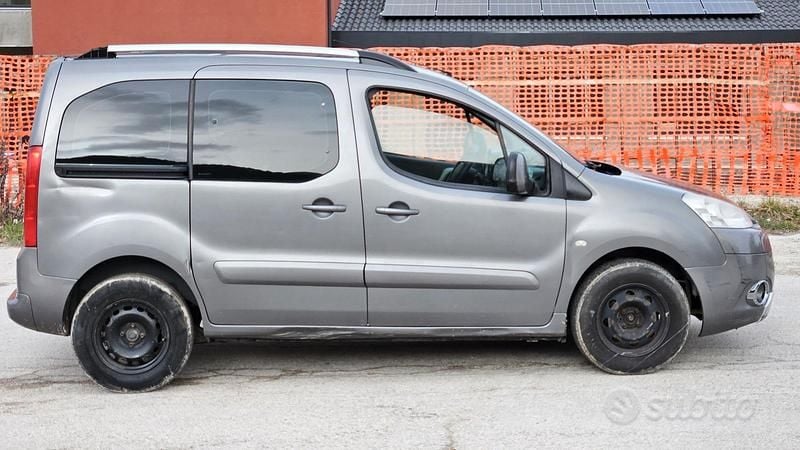 Usata Peugeot Partner 92 CV (67 kW) 2010 Grigio Monovolume