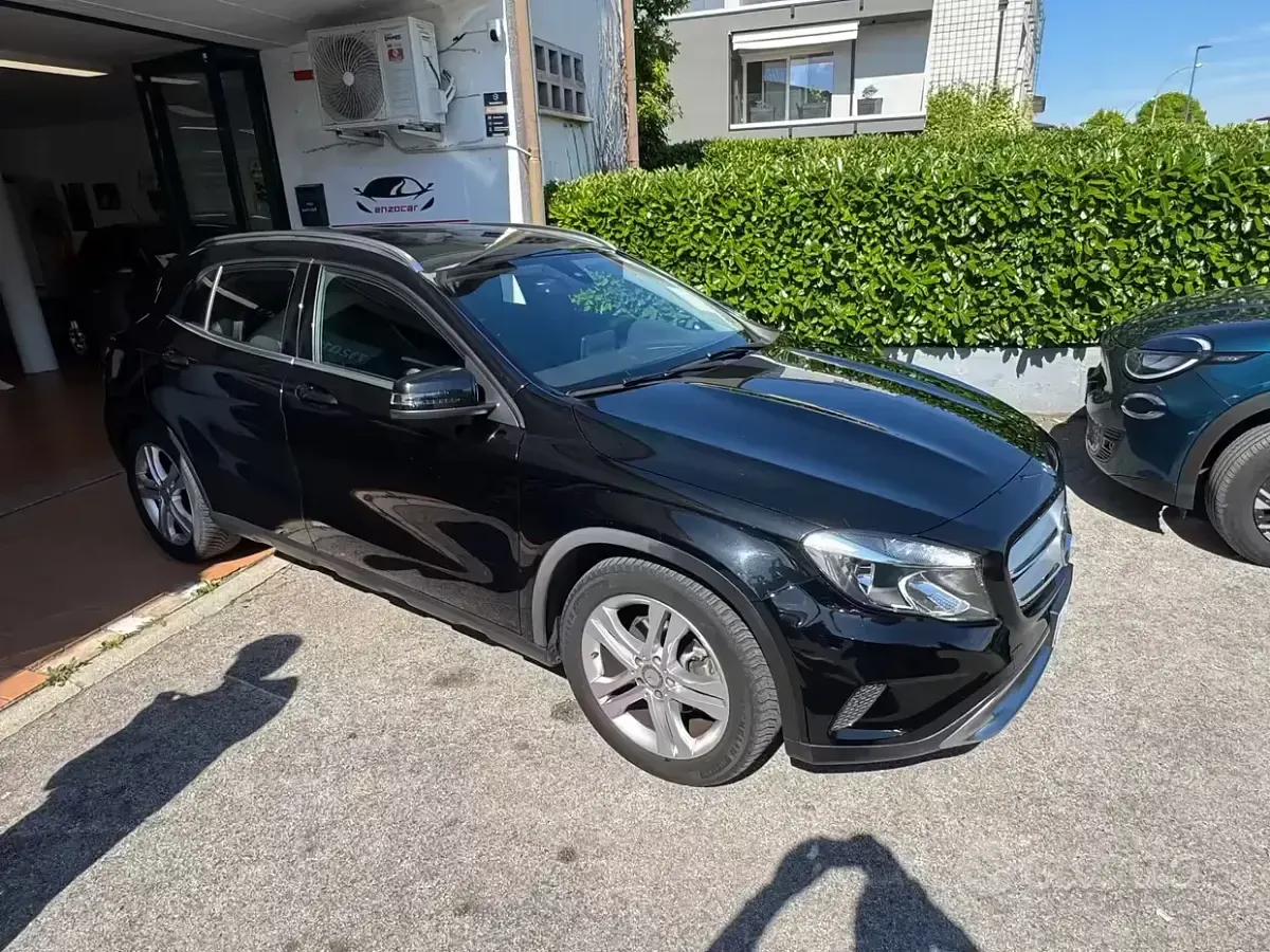 Usata Mercedes GLA180 Premium 109 CV (80 kW) 2016 Nero SUV