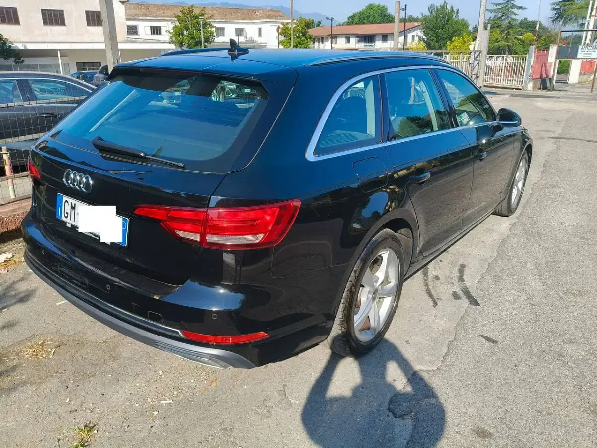 Usata Audi A4 Sport 122 CV (89 kW) 2019 Nero Station wagon