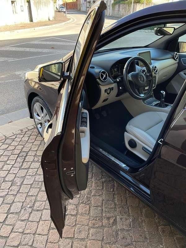 Gebraucht Mercedes B180 Premium 109 PS (80 kW) 2015 Van / Kleinbus
