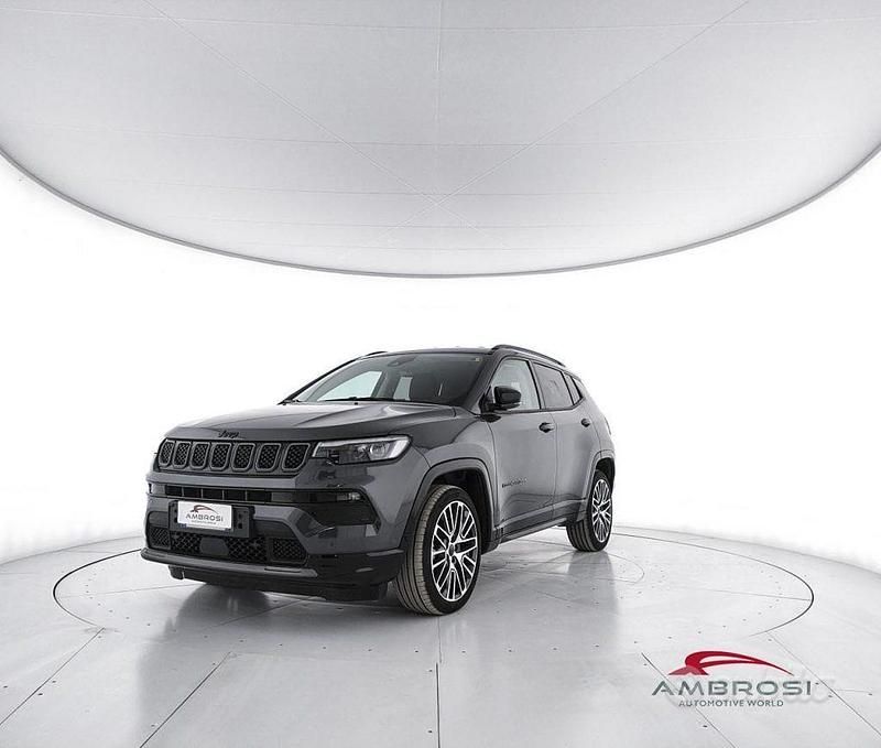 Occasion Jeep Compass Summit 130 ch (95 kW) 2025 Gris SUV