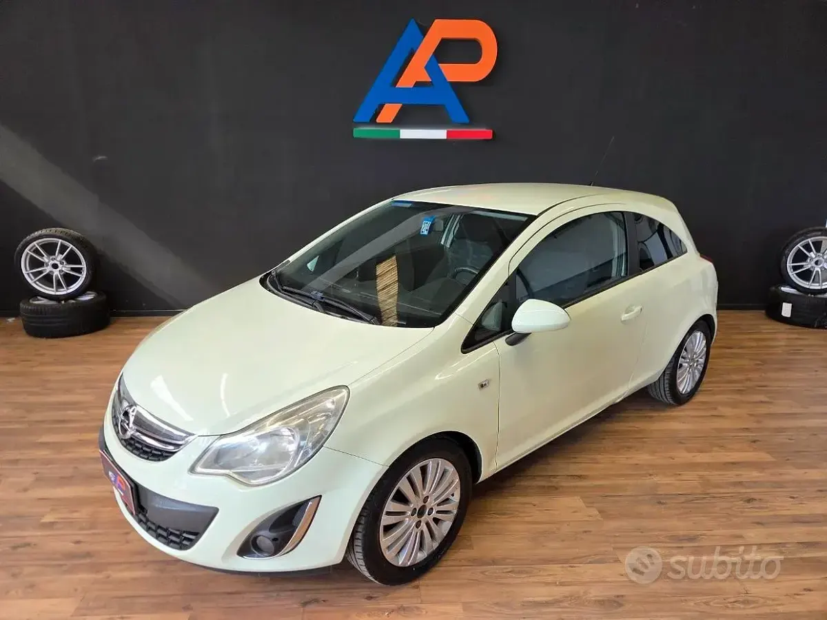 Usata Opel Corsa Club 86 CV (63 kW) 2011 Bianco Utilitaria