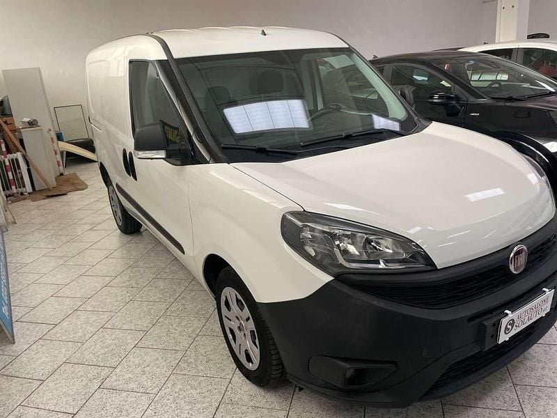Usata Fiat Doblò Lounge 105 CV (77 kW) 2022 Bianco Monovolume