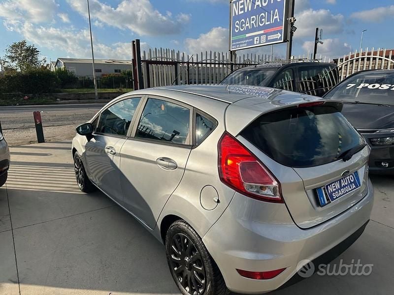 Usata Ford Fiesta Business Edition 75 CV (55 kW) 2015 Grigio Berlina