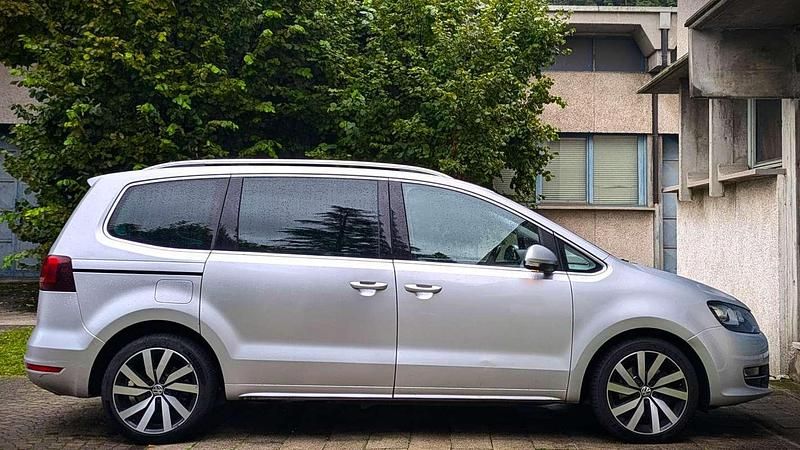 Argento Usata 2017 VW Sharan Highline Monovolume | 18.000 € (Buon prezzo) - Immagine 1/4