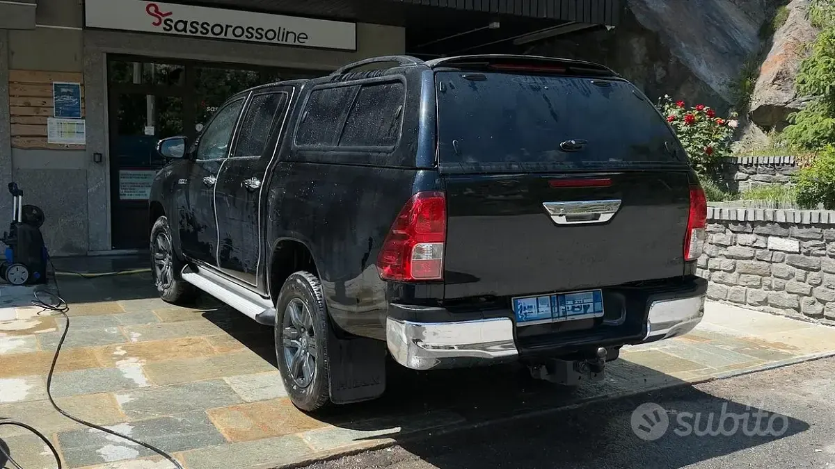 Begagnad Toyota HiLux 150 HK (110 kW) 2025 Svart Pickup