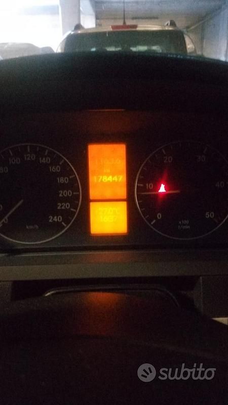 Usata Mercedes A180 Avantgarde 109 CV (80 kW) 2005 Blu Berlina