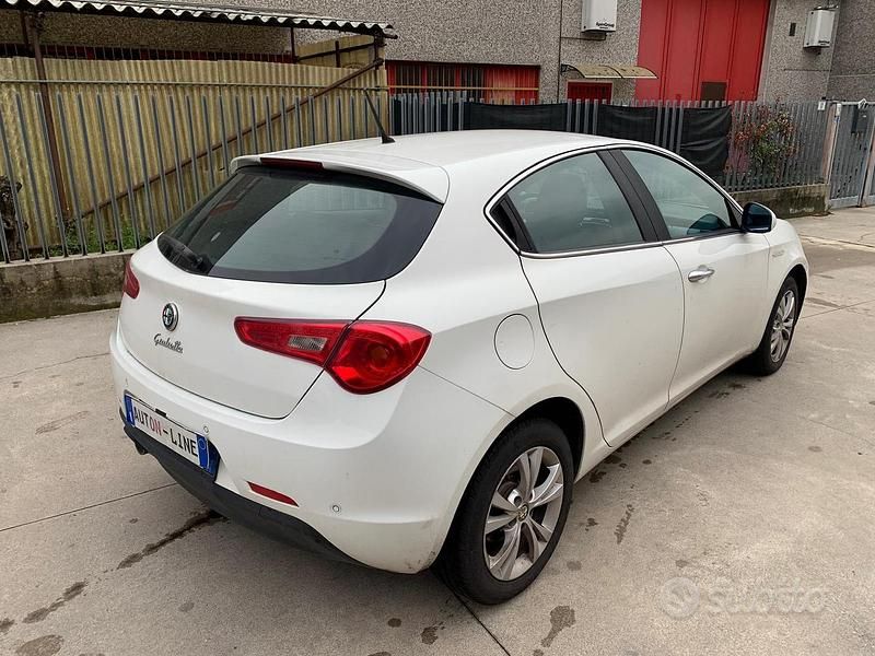 Usata Alfa Romeo Giulietta Progression 105 CV (77 kW) 2011 Bianco Utilitaria
