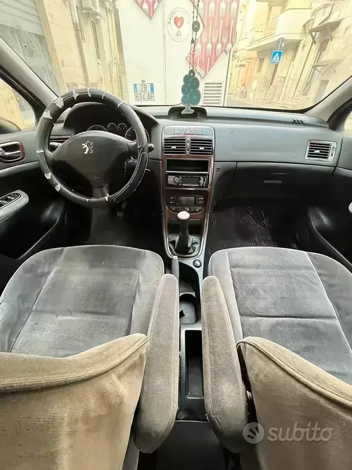 Usata Peugeot 307 107 CV (78 kW) 2003 Viola Berlina