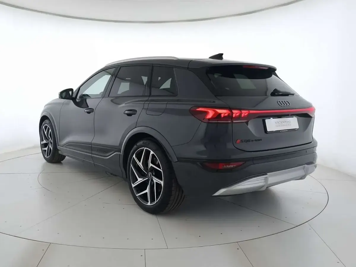 Nuova Audi e-tron Sport 380 kW (517 CV) 2026 Grigio magnete SUV