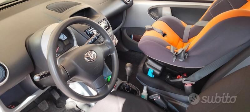 Usata Toyota Aygo 67 CV (49 kW) 2008 Grigio Utilitaria