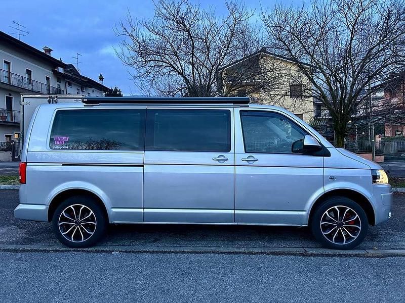 Usata VW Caravelle 179 CV (131 kW) 2015 Argento Furgone