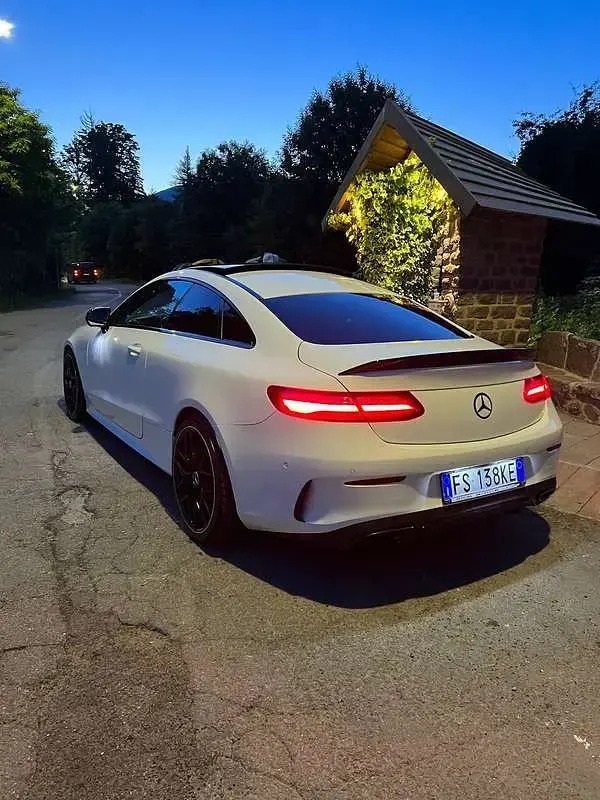 Usata Mercedes E220 Premium Plus 194 CV (142 kW) 2018 Coupé