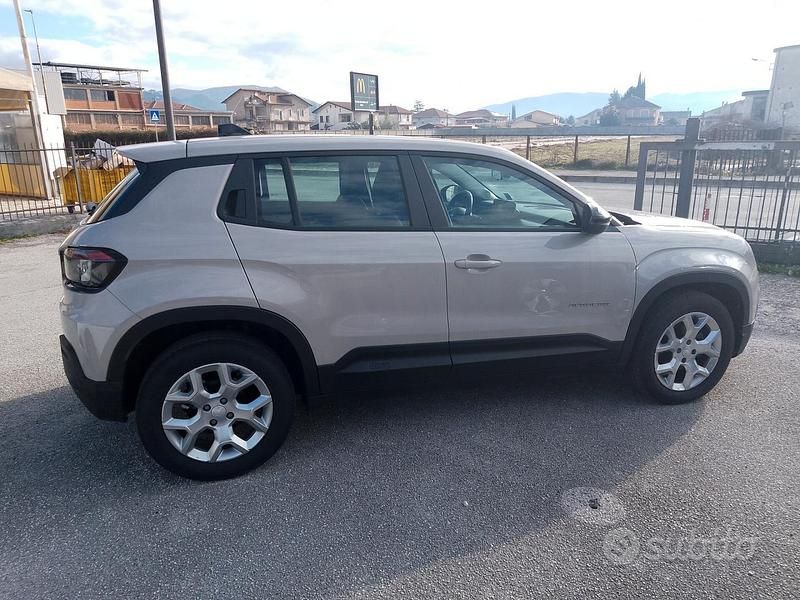Usata Jeep Avenger Altitude 101 CV (74 kW) 2024 Marrone SUV