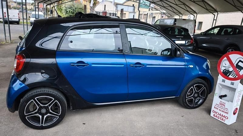 Usata Smart ForFour Prime 70 CV (51 kW) 2015 Blu Utilitaria