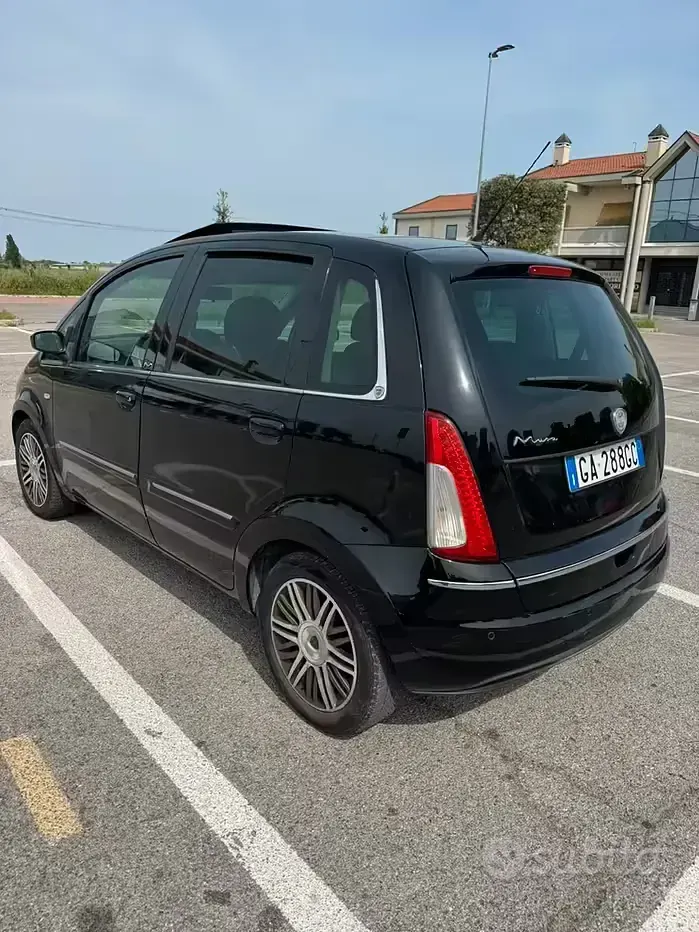 Usata Lancia Musa 2009 Nero Monovolume