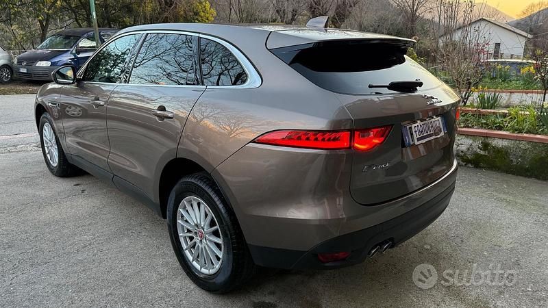 Usata Jaguar F-Pace Prestige 180 CV (132 kW) 2016 Grigio SUV