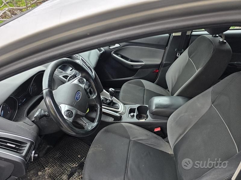 Usata Ford Focus 125 CV (91 kW) 2012 Grigio Berlina